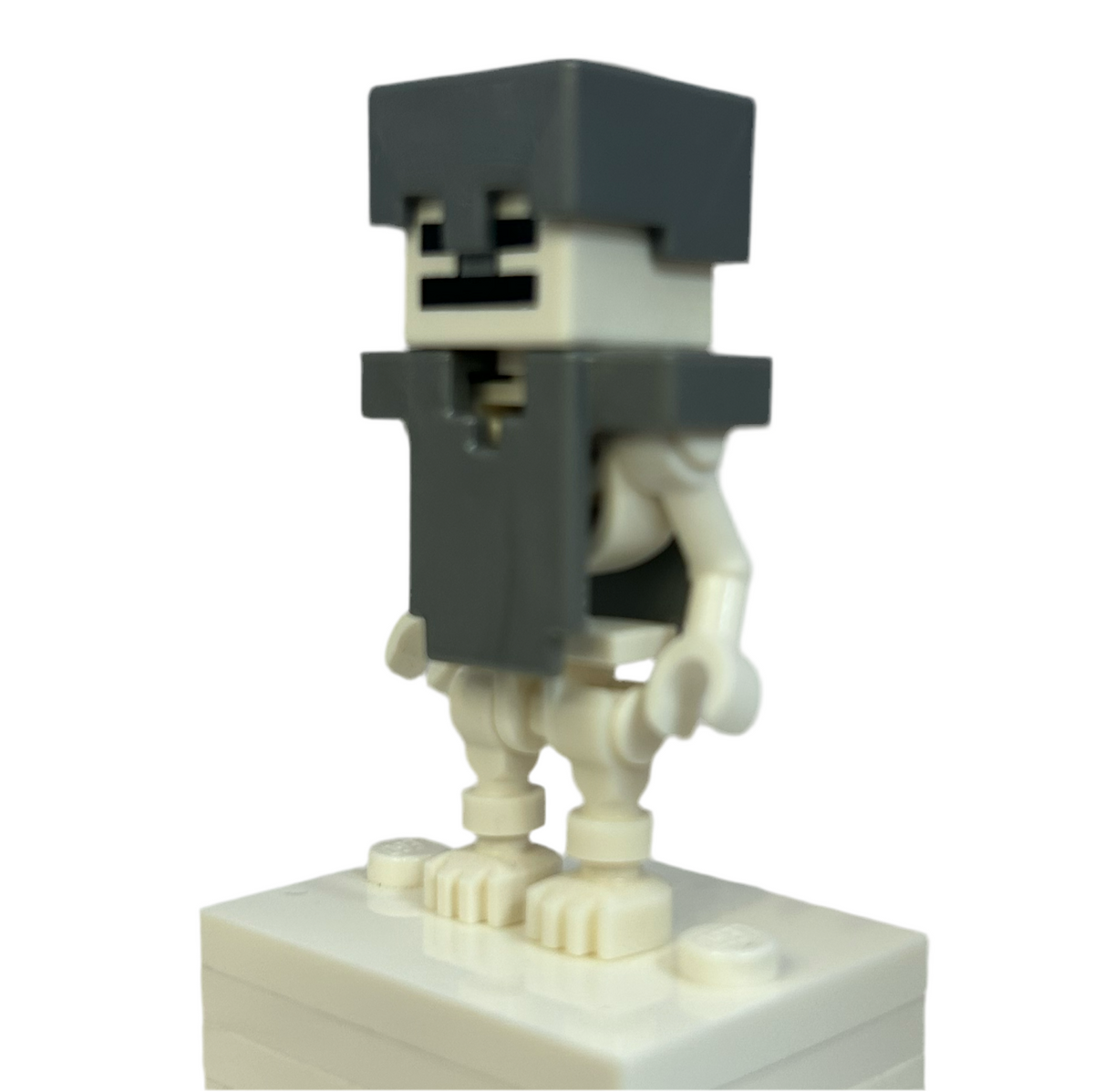 Minecraft Skeleton - Flat Silver Helmet and Armor min018