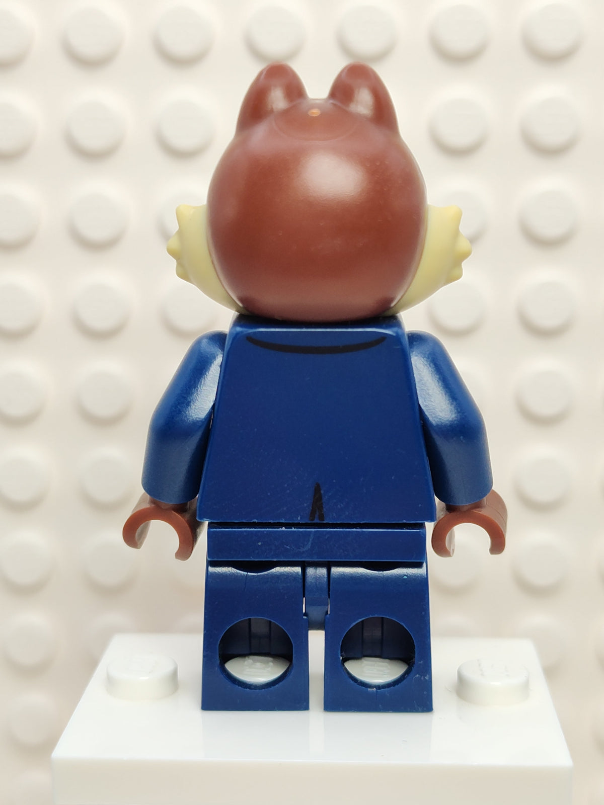 Chip - Dark Blue Suit, dis045